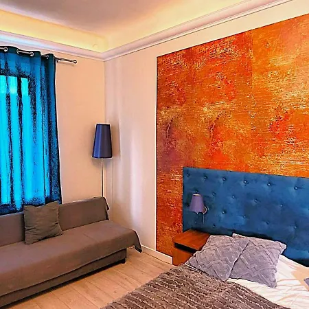 Chmielna 5 Rooms&apartments Hostal *