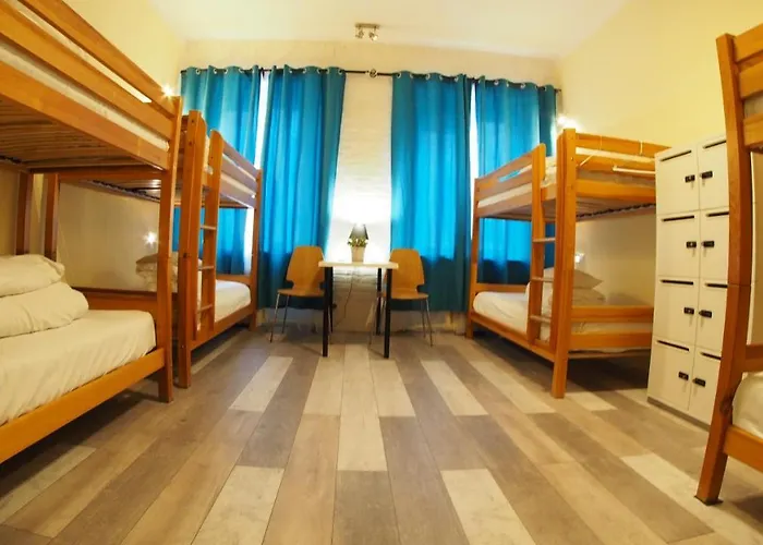 Chmielna 5 & Hostel Varşova