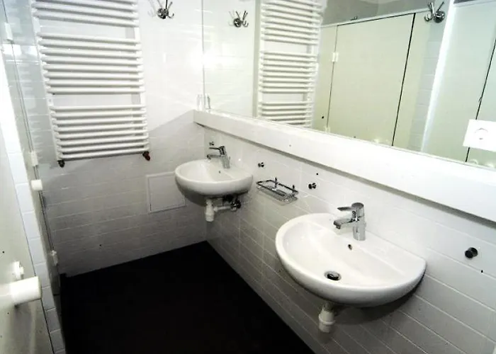 Chmielna 5 & * Varşova