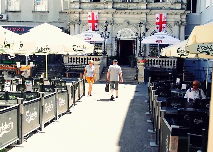 Chmielna 5 & * Varşova