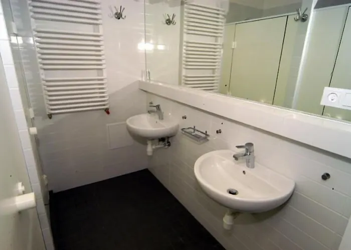 Chmielna 5 & Hostel Varşova