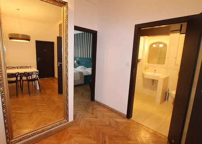 Chmielna 5 & * Varşova