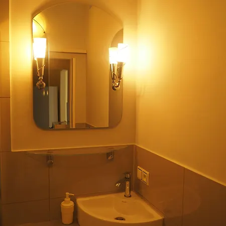 Vandrarhem Chmielna 5 & Warszawa