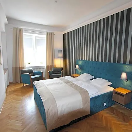 Chmielna 5 & Hostel *