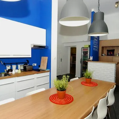 Hostel Chmielna 5 Rooms & Apartments *