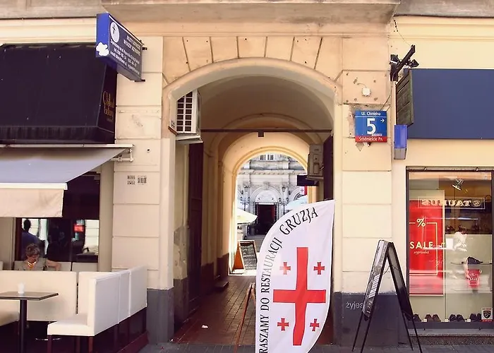 Chmielna 5 & بيت شباب *