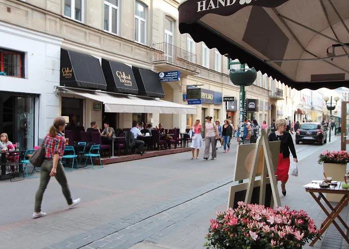 Chmielna 5 & بيت شباب *