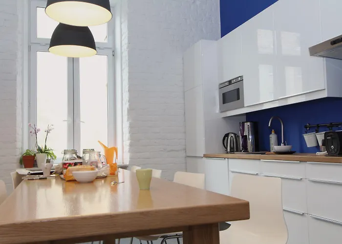 بيت شباب Chmielna 5 & *