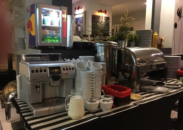 بيت شباب Chmielna 5 & *