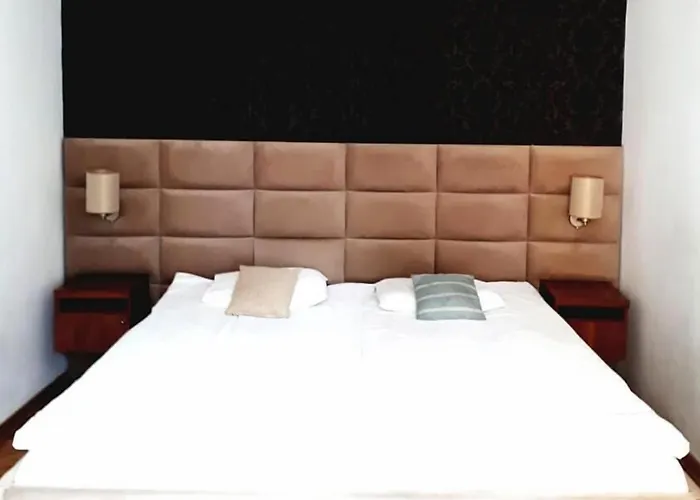 Chmielna 5 & بيت شباب