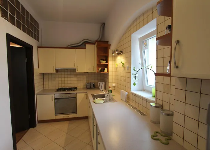 Chmielna 5 & بيت شباب *