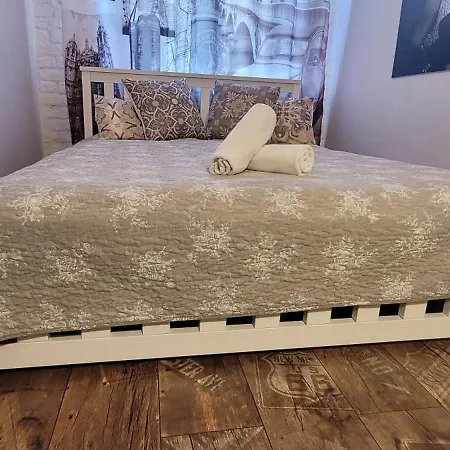 Chmielna 5 & * Warschau