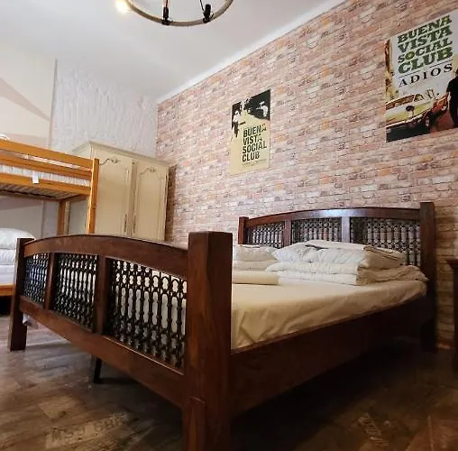 Chmielna 5 & * Warszawa